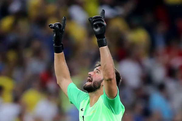 Alisson exalta atuação e brinca sobre pressão da Sérvia: “Até suei”