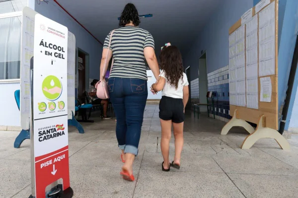 Mais de 500 mil alunos voltam às aulas em Santa Catarina