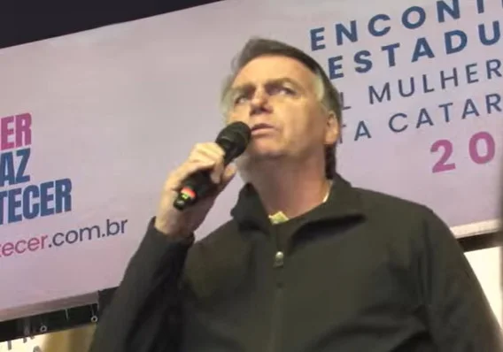 8/1: Bolsonaro diz que 300 “irmãos” estão presos “de forma arbitrária”