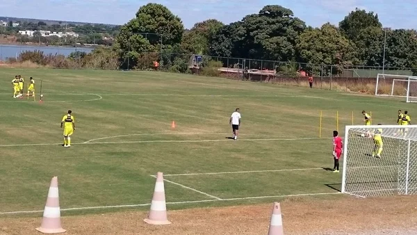 Sem o Cave, Iraque treina no CT do Brasiliense