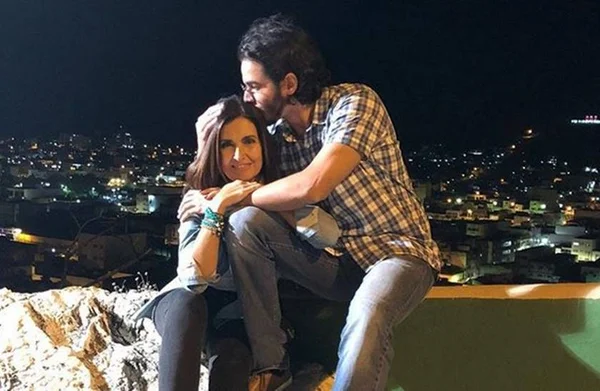 De férias eternas, Fátima Bernardes aparece malhando com Túlio