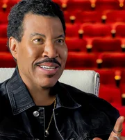 Lionel Richie posa para as redes sociais Lionel Richie posa para as redes sociais