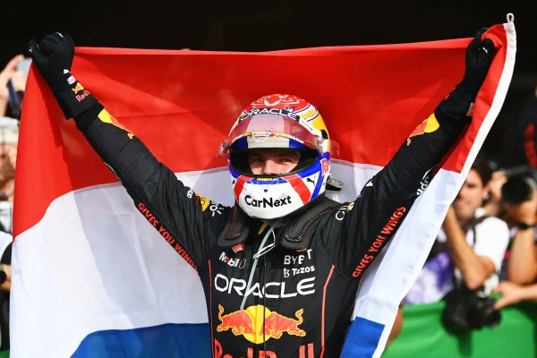 Verstappen vence na Holanda, faz a festa e dispara na ponta da F1
