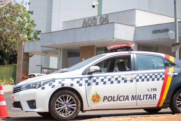 Jovem é preso pela PM após matar o tio a facadas na Octogonal