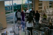 Perito é contido por vizinhos