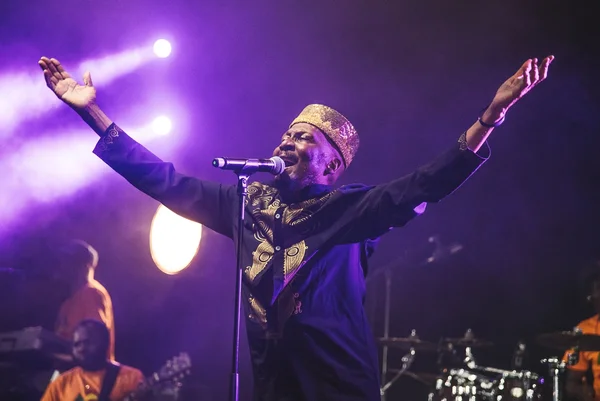 Imagem colorida de Jimmy Cliff se apresentando no palco do Bestival 2018 na propriedade de Lulworth em 4 de agosto de 2018 no Castelo de Lulworth, Inglaterra