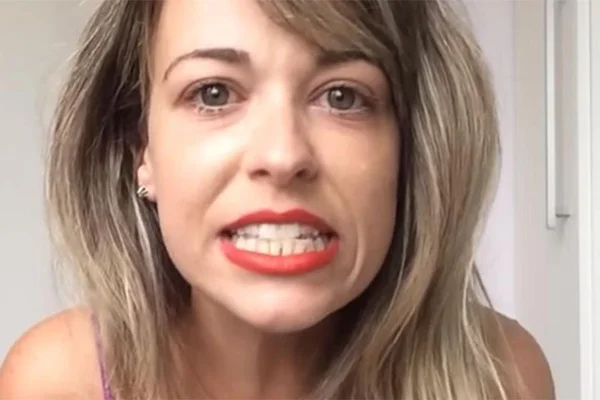 Momento fofura! Repórter ganha abraço de menina ao vivo