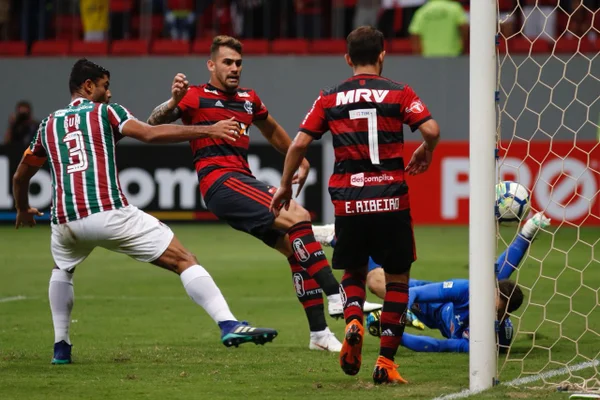 Não tem desculpa: o Flamengo fatura mais e joga menos que os outros