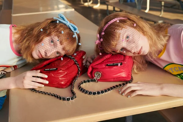 Bolsa ou almofada? Acessórios acolchoados invadem o mundo da moda