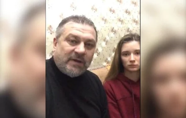 Em um vídeo, Volodymyr explica que saiu do centro da cidade e que tenta outras maneiras de ficar seguro e sair da Ucrânia