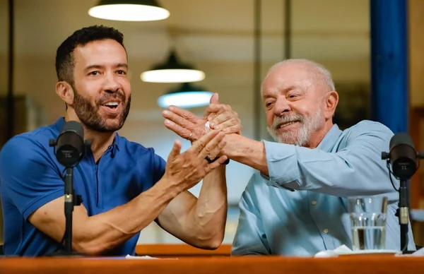 Presidente Lula e deputado federal André Janones