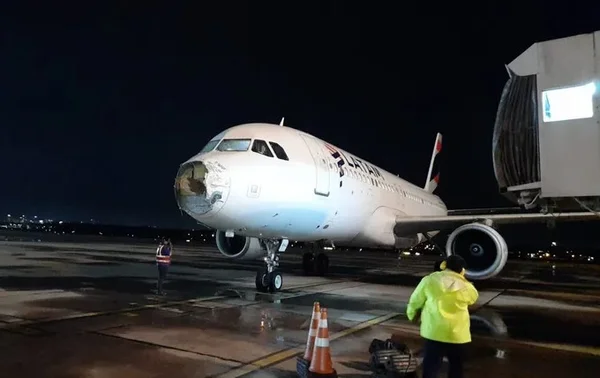 avião bico turbulencia