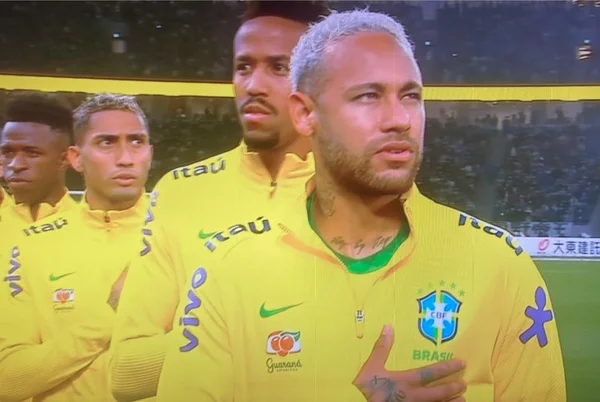 No Twitter, fãs detonam Galvão por críticas a Neymar