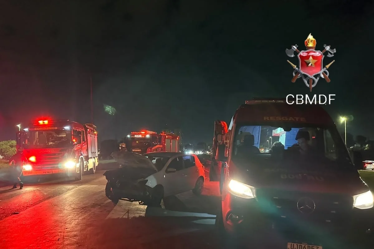 Mulher é hospitalizada após carros saírem da pista em acidente na DF-001 - imagem 2 Mulher é hospitalizada após carros saírem da pista em acidente na DF-001 - imagem 2