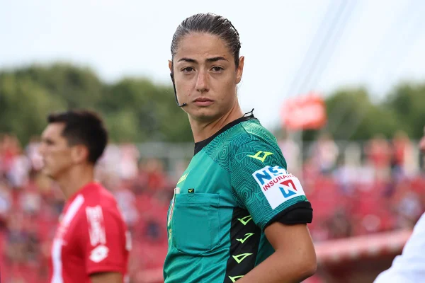 Campeonato Italiano terá primeira partida apitada por uma mulher
