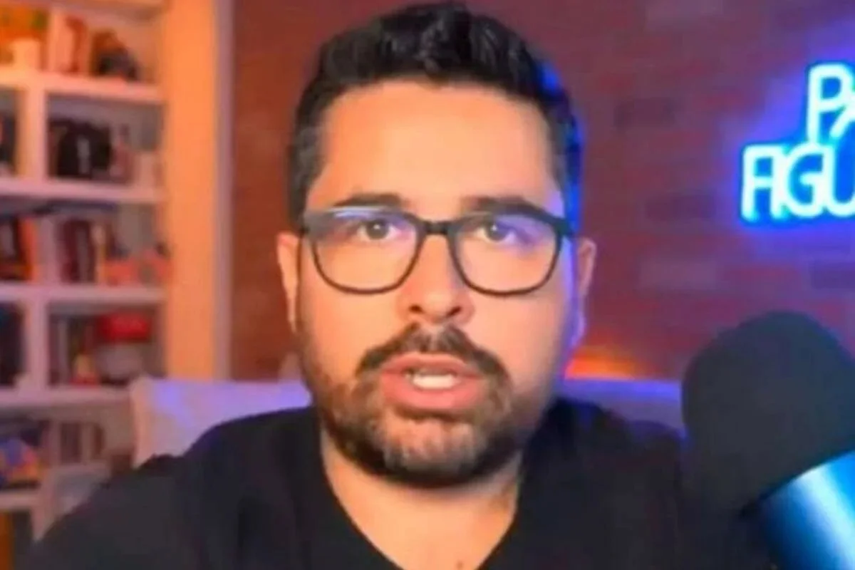 Paulo Figueiredo diz que Flávio Bolsonaro foi "mal" em sabatina