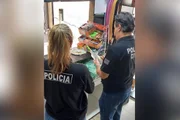 Autoridades interditam estabelecimento, aplicam R$ 70 mil em multas e apreendem garrafas em operação contra metanol