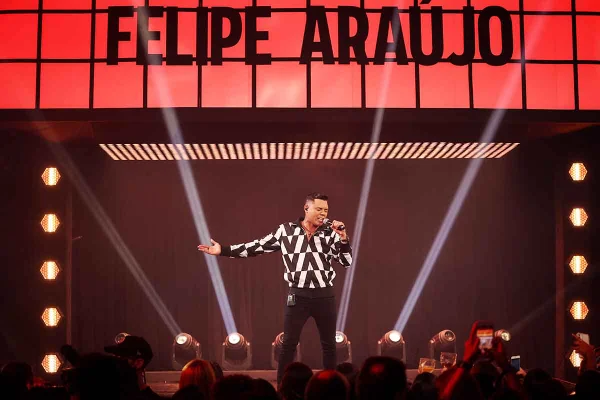 Foto de Felipe Araújo em show