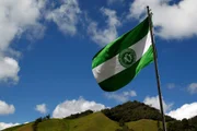 Bandeira da Chapecoense, hasteada no Cerro Chapecó (antigo Cerro Gordo), na Colômbia, local do acidente. Bandeira da Chapecoense, hasteada no Cerro Chapecó (antigo Cerro Gordo), na Colômbia, local do acidente.