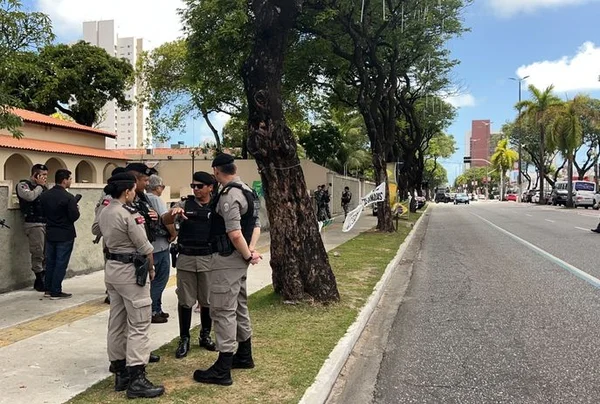 Manifestantes deixam calçadas do Exército na Paraíba