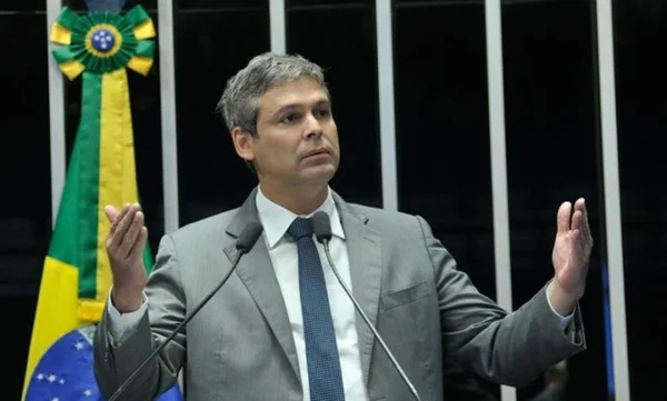 Ala rebelde do PT prevê que 10 petistas votarão contra arcabouço
