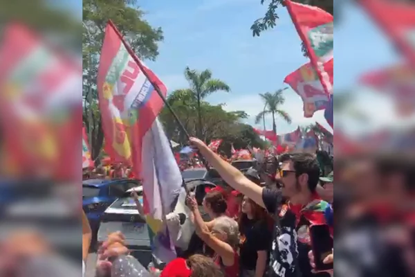 Ato pró-Lula toma o Eixo Norte e leva brasilienses às ruas do DF