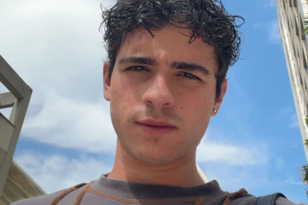 Delegacia abre investigação sobre a homofobia contra João Victor Gonçalves - Metrópoles