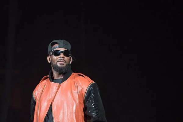 Rapper R. Kelly é condenado por abuso e tráfico sexual de mulheres