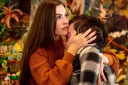 Bruna Massa, nora do Ratinho, abraça o filho Noah