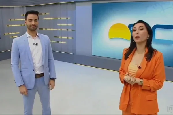 Apresentadora do Bom Dia SC comete gafe ao vivo durante telejornal