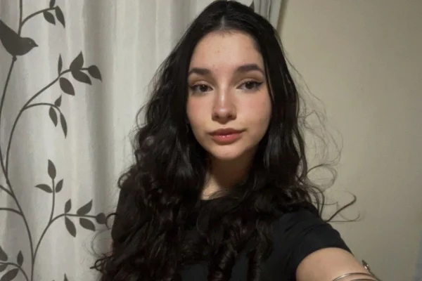 Imagem colorida, Jovem de 20 anos está internada em estado grave após levar 15 facadas - Metrópoles