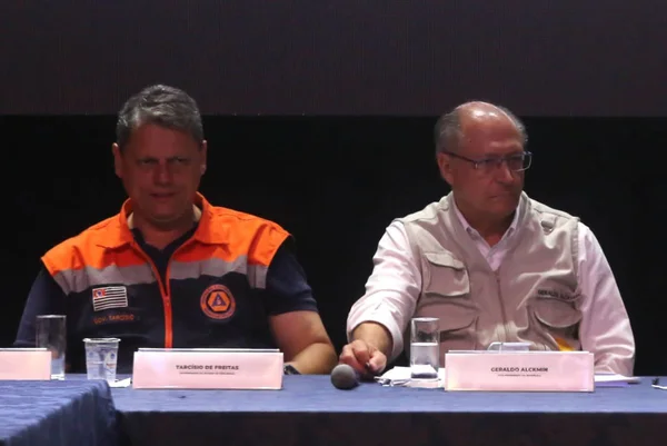 Tarcísio de Freitas e Geraldo Alckmin em reunião em São Sebastião