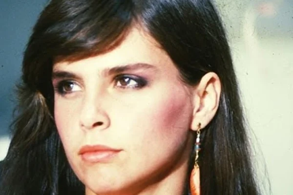 Ex-atriz Lídia Brondi faz rara aparição ao lado de Cássio Gabus