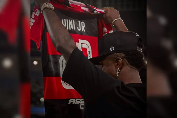 Flamengo sai em defesa de Vini Jr.: “Racismo não é parte do jogo”