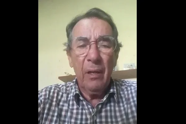 Imagem mostra empresário vestindo camisa xadrez. Ele afirma ter financiado indígena que foi pivô de confusão em Brasília - Metropoles
