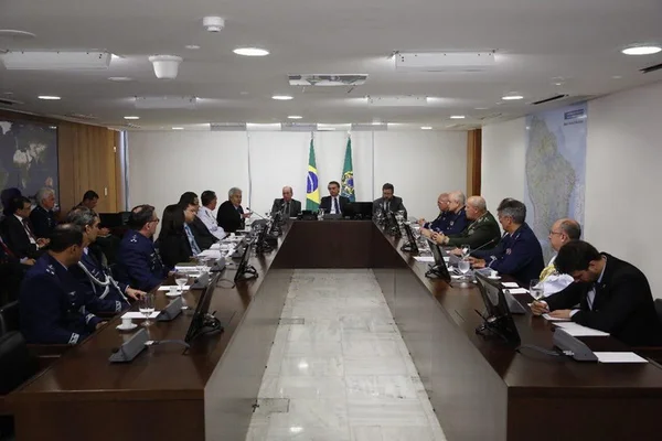 Bolsonaro autoriza fusão entre Embraer e Boeing: soberania preservada