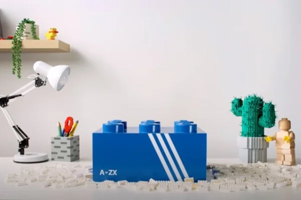 Tênis Lego em colaboração com a Adidas
