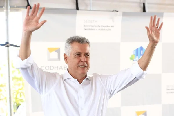 GDF entrega 441 escrituras a moradores de Ceilândia
