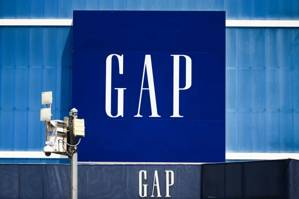 A imagem mostra o logo da marca Gap