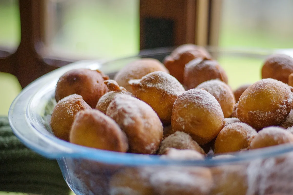 Bolinho de chuva: receita sem leite e sem farinha de trigo derrete na boca