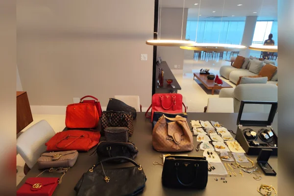 Gucci e Prada: PF acha bolsas de luxo em ação contra venda de sentença