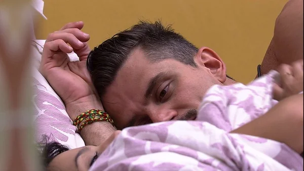 BBB 17: “Não sou tarada, estou carente”, diz Emilly a Marcos