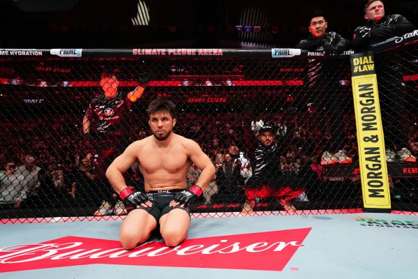 Foto colorida de Hnery Cejudo, ex-campeão do UFC - Metrópoles