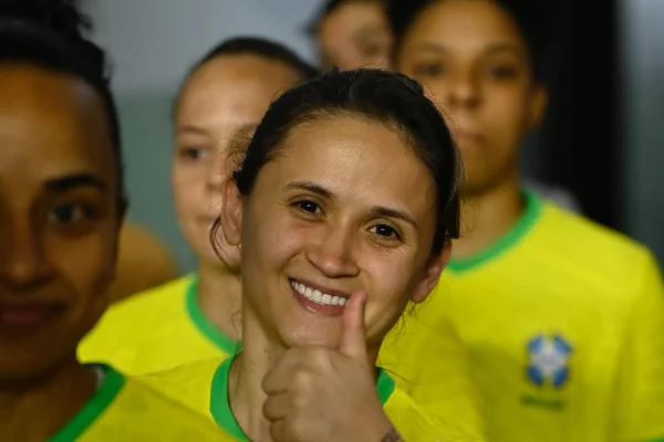 Amandinha e outras jogadoras da Seleção Brasileira de Futsal