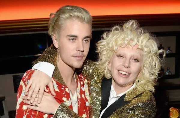 Fãs de Justin Bieber e Lady Gaga brigam no Twitter por título do EMA