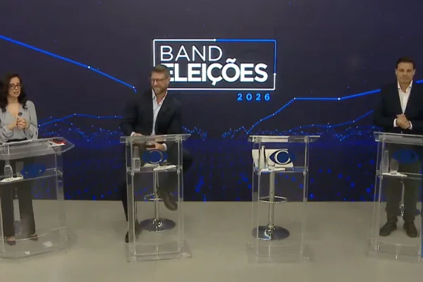 Púlpito reservado a Sergio Moro fica vazio em debate no Paraná