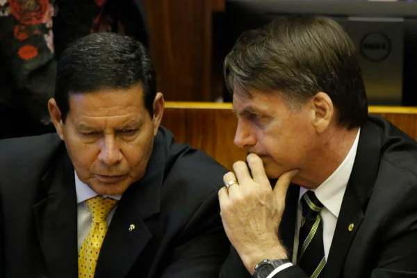 Mourão diz há “sensacionalismo” do MP quanto ao caso Flávio Bolsonaro