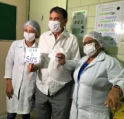 A dose foi aplicada nesta terça-feira