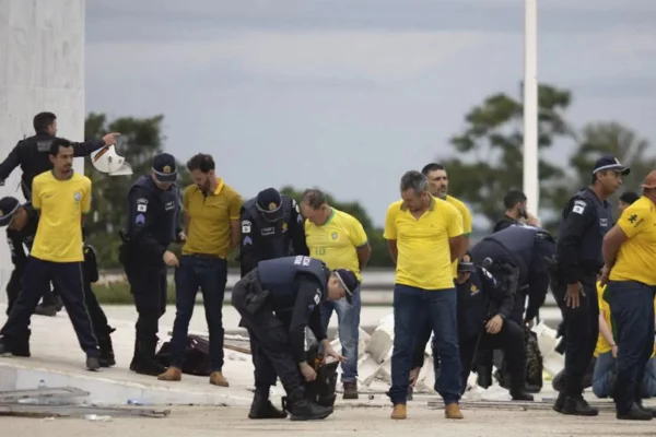 Em dois dias, Moraes manda soltar 137 golpistas presos por atos de 8/1