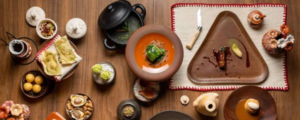 Fotografia colorida de mesa cheia de comida-Metrópoles